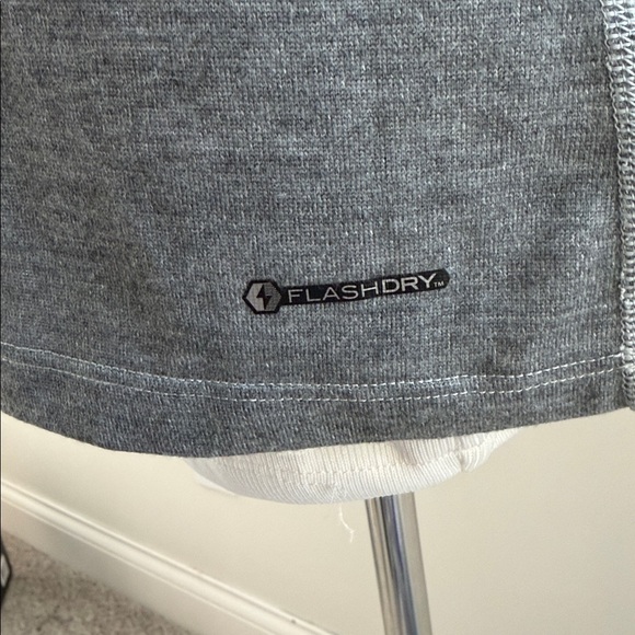 The North Face Women's Flash Dry SS V neck Tee, Medium, Like New - Picture 3 of 8